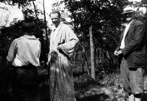 Sinclair Lewis in a bathrobe, 1920-1929